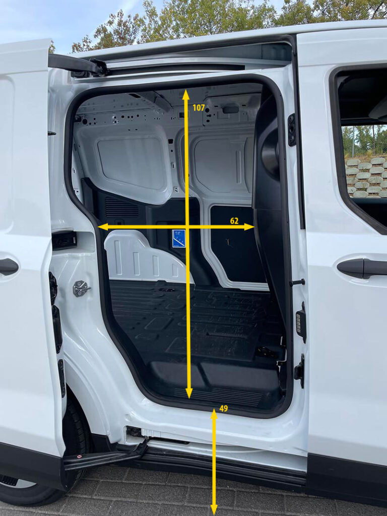 Ford E-Transit Courier. Dimensiones de la puerta lateral. (Medidas en cm)
