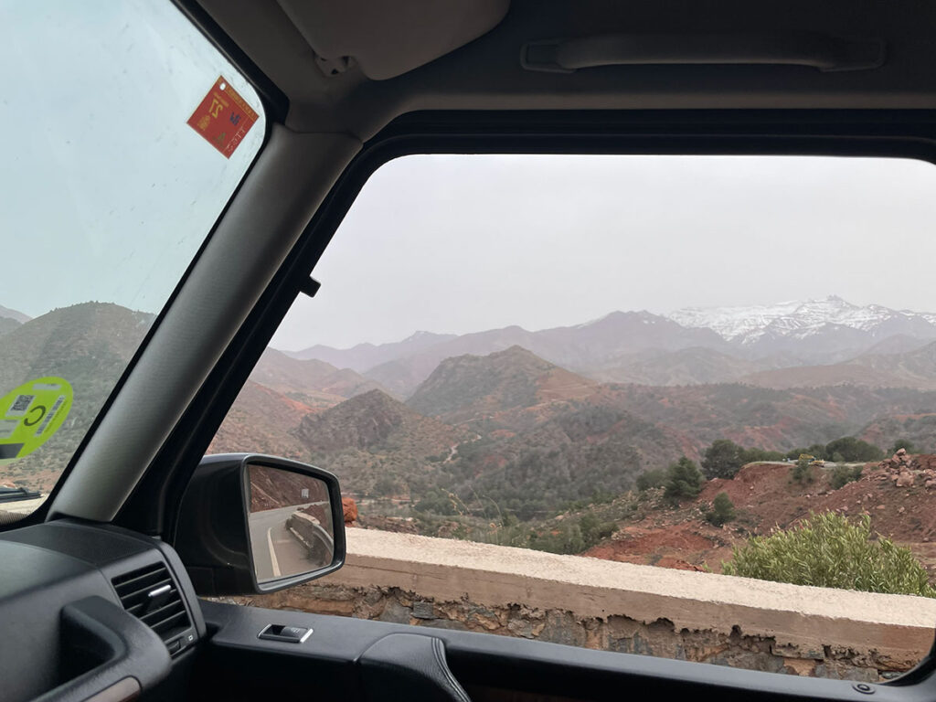 Por la RN9 de Marruecos, entre Zerkten y Touama. Vistas desde el coche.