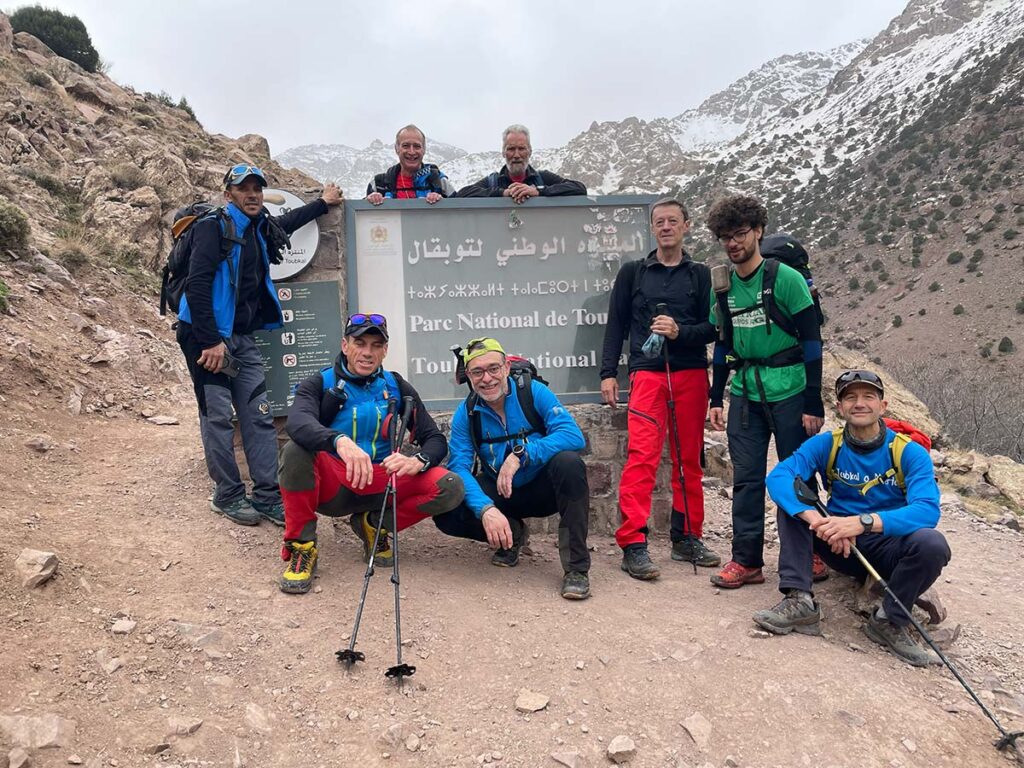 Primera parada para una foto en la entrada del Parque Nacional Mount Toubkal