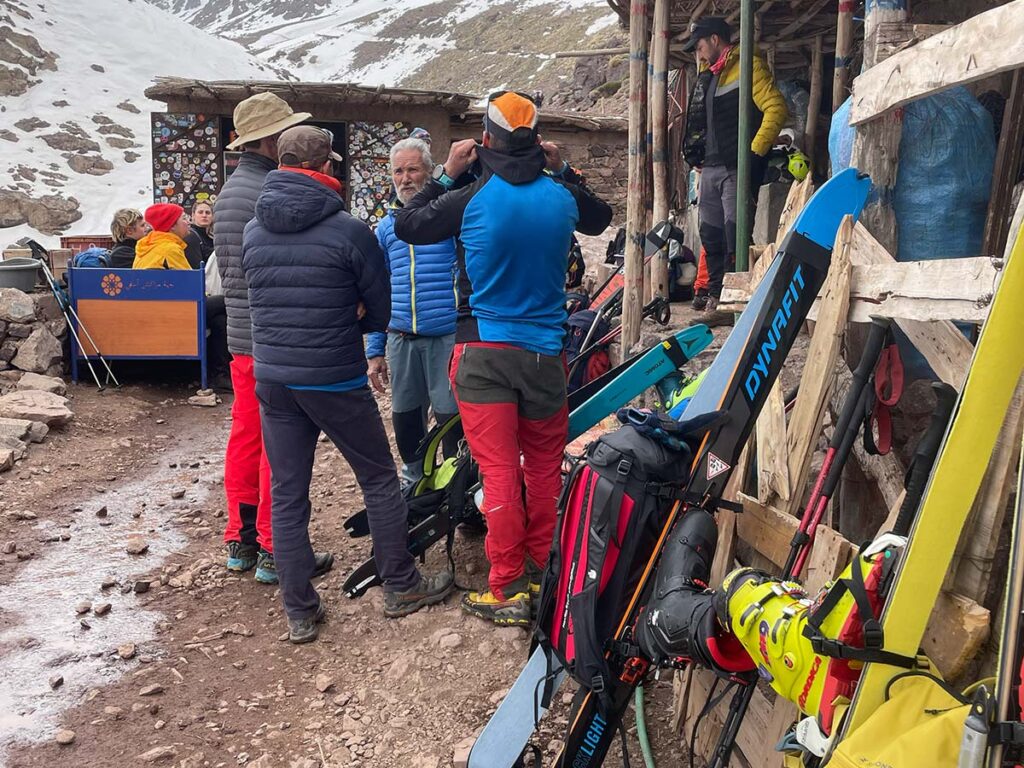 Subida al Toubkal. Última parada antes del refugio.