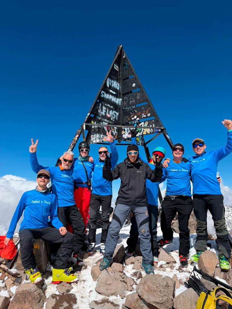Toubkal. Pirámide en la cima